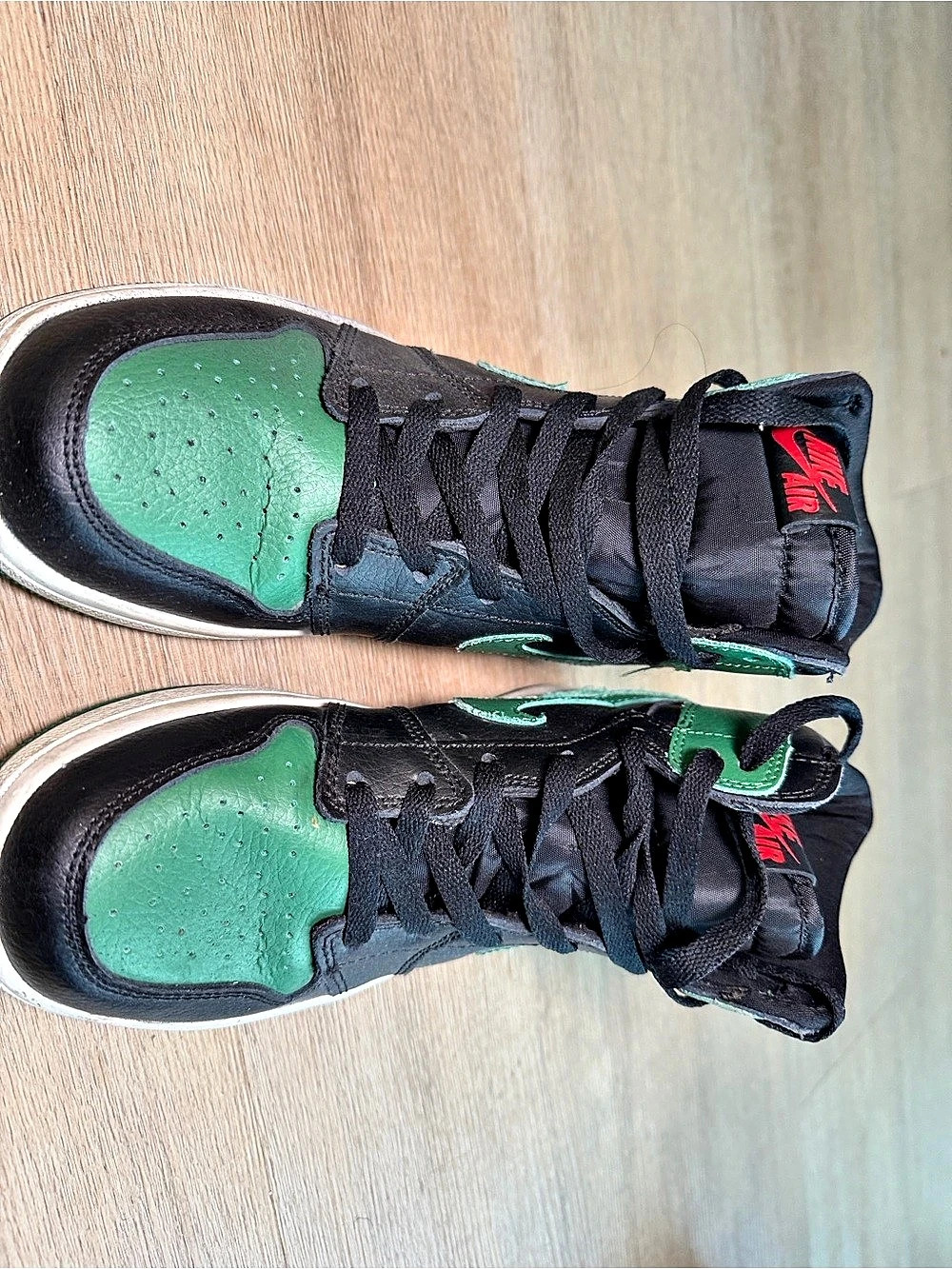 Nike Air Jordan 1 High-Top Sneakers in Green & Black - Picture 2 of 9